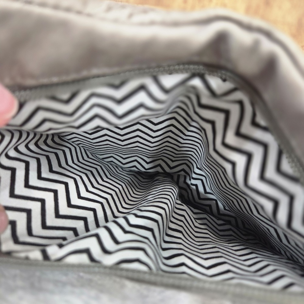 HOBO The Original Lauren Embossed  Leather Clutch Wallet - Picture 4 of 9